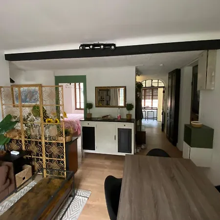 A La Montagne Apartment *